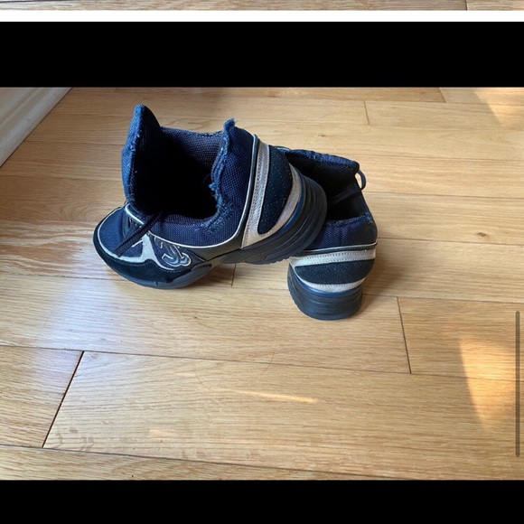 Authentic Chanel sneakers - Picture 3 of 8